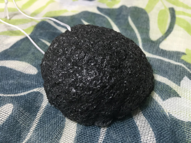 乾燥しているこんにゃくスポンジ