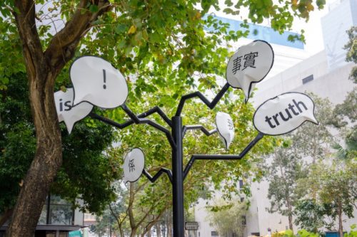 s_Harbour Arts Sculpture Park 2018, Installation view of The Truth Is I Love You, 2015, HANK WILLIS THOMAS